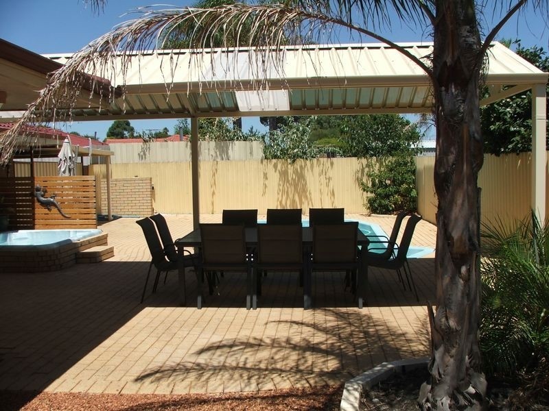 25 McNamara Drive, Thornlie WA 6108