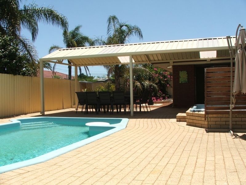 25 McNamara Drive, Thornlie WA 6108