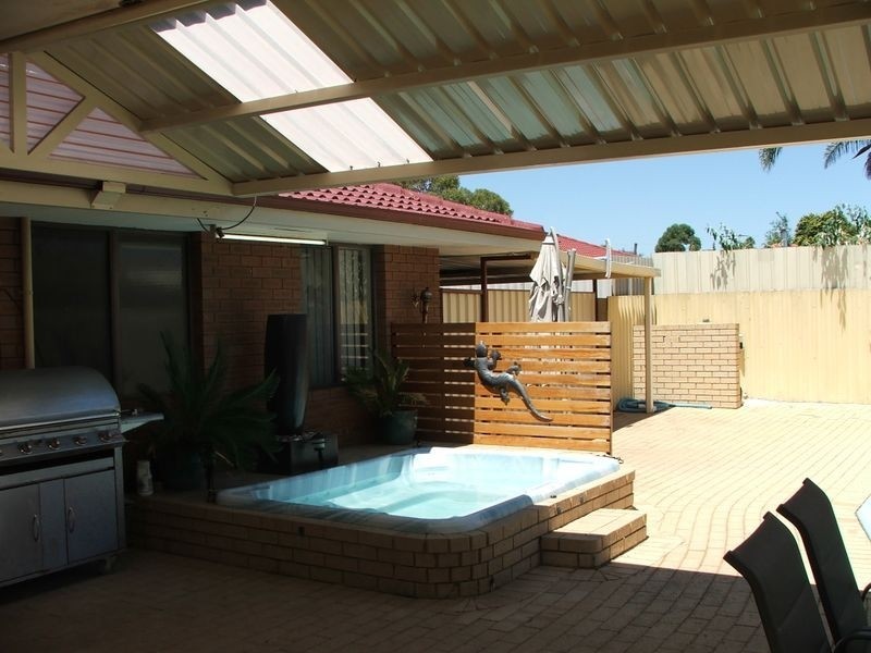 25 McNamara Drive, Thornlie WA 6108