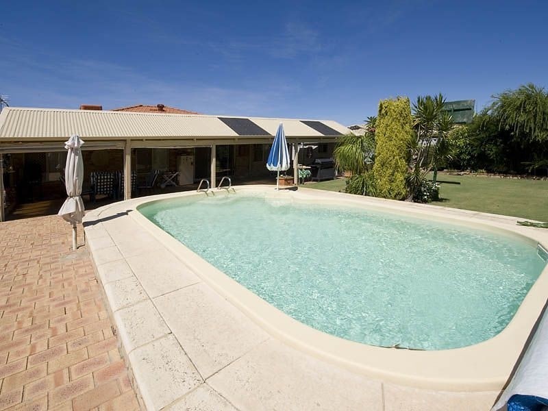 8 Wisteria Place, Thornlie WA 6108