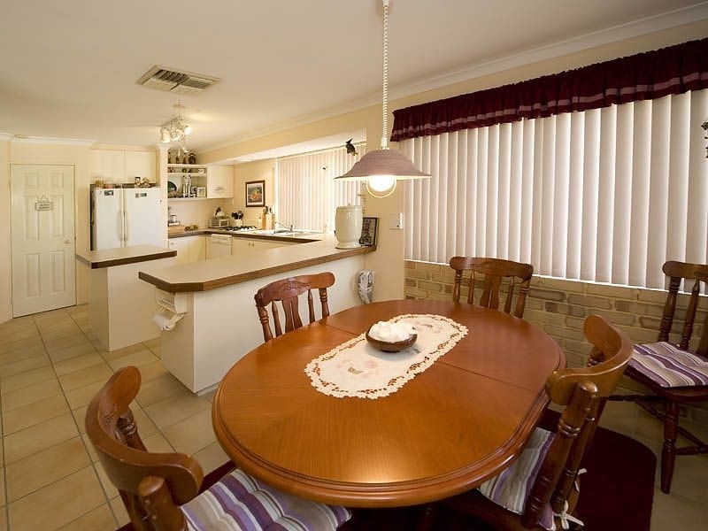 8 Wisteria Place, Thornlie WA 6108