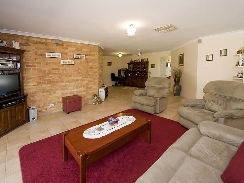 8 Wisteria Place, Thornlie WA 6108