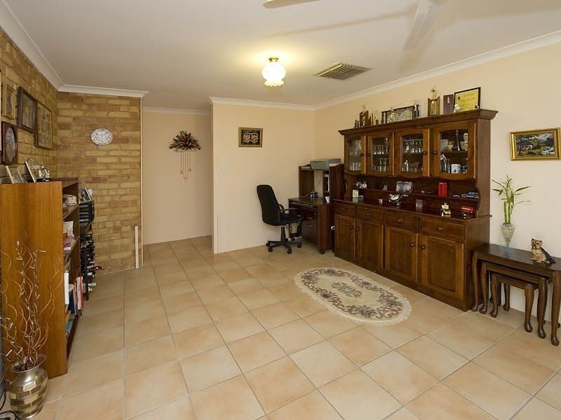 8 Wisteria Place, Thornlie WA 6108