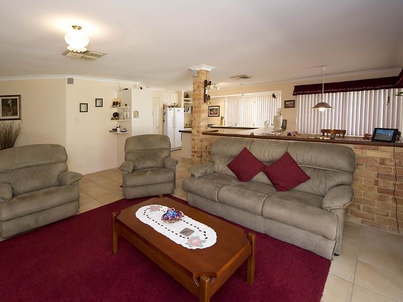 8 Wisteria Place, Thornlie WA 6108