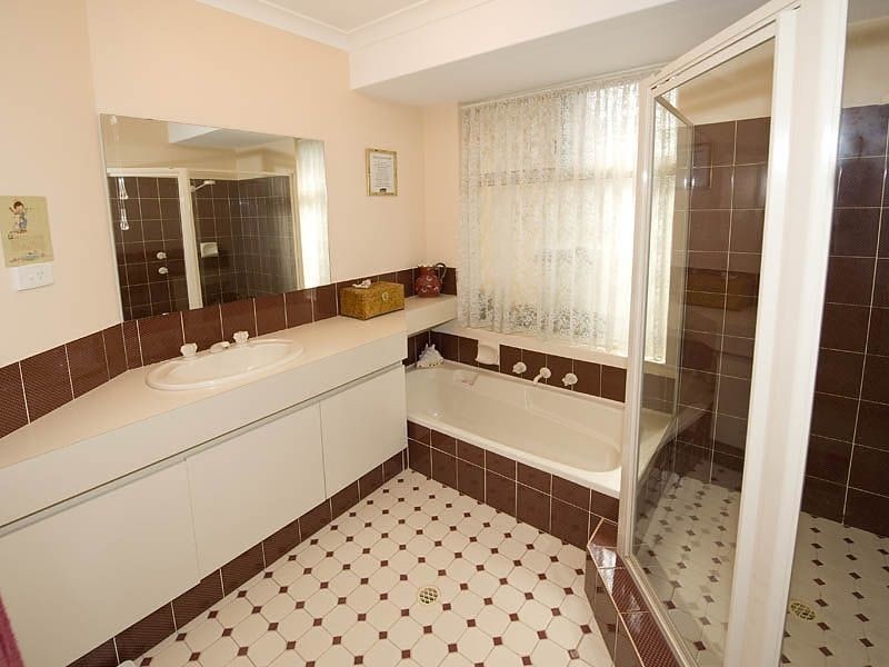 8 Wisteria Place, Thornlie WA 6108