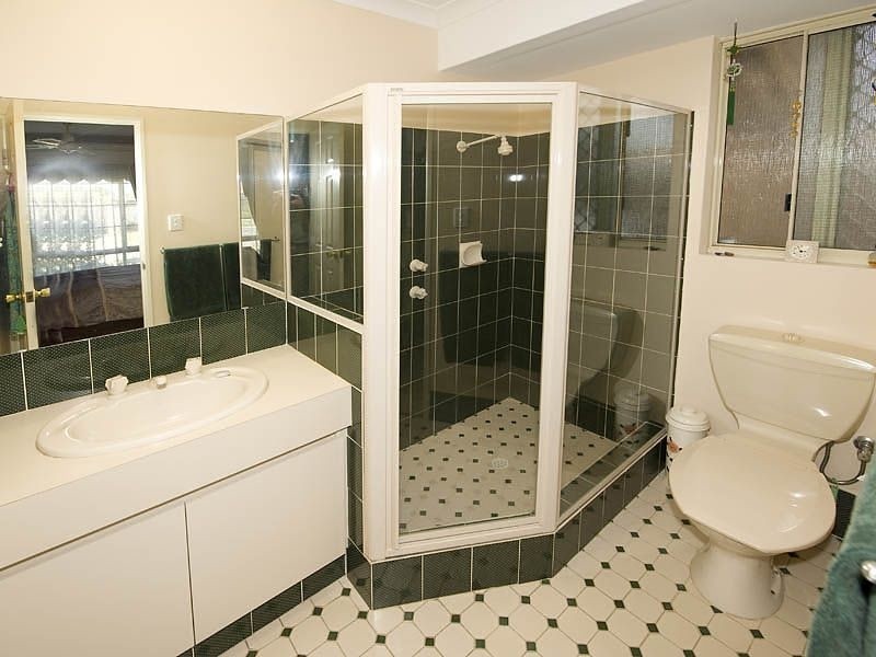 8 Wisteria Place, Thornlie WA 6108