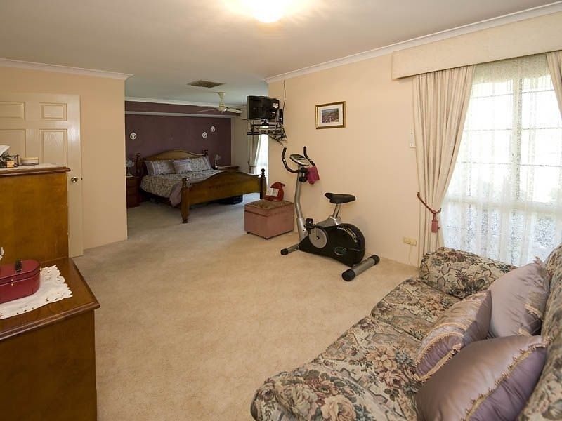 8 Wisteria Place, Thornlie WA 6108