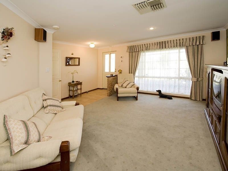 8 Wisteria Place, Thornlie WA 6108