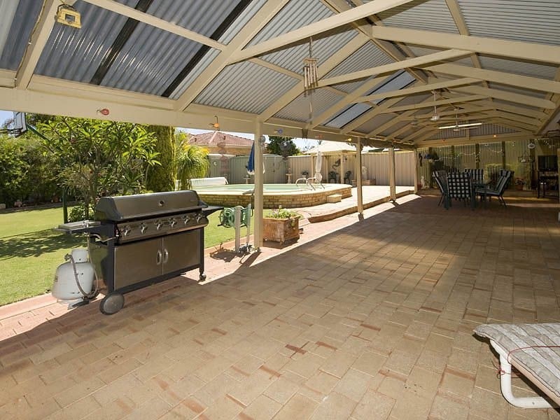 8 Wisteria Place, Thornlie WA 6108