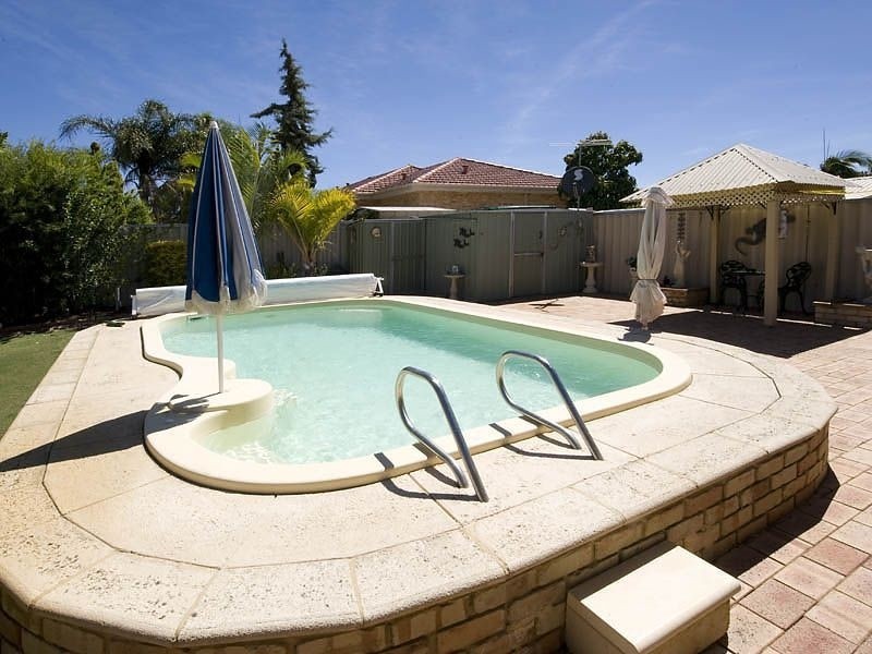 8 Wisteria Place, Thornlie WA 6108