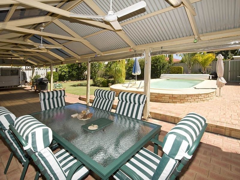 8 Wisteria Place, Thornlie WA 6108