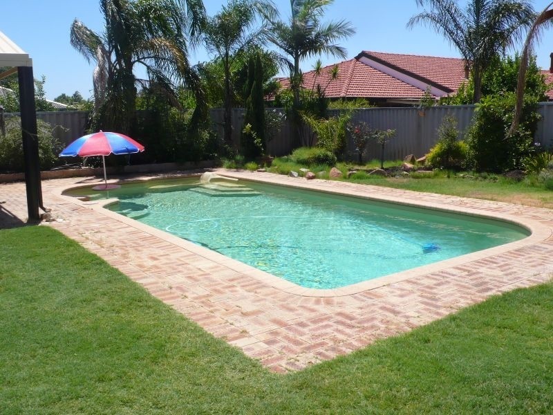 55 Forest Lakes Drive, Thornlie WA 6108