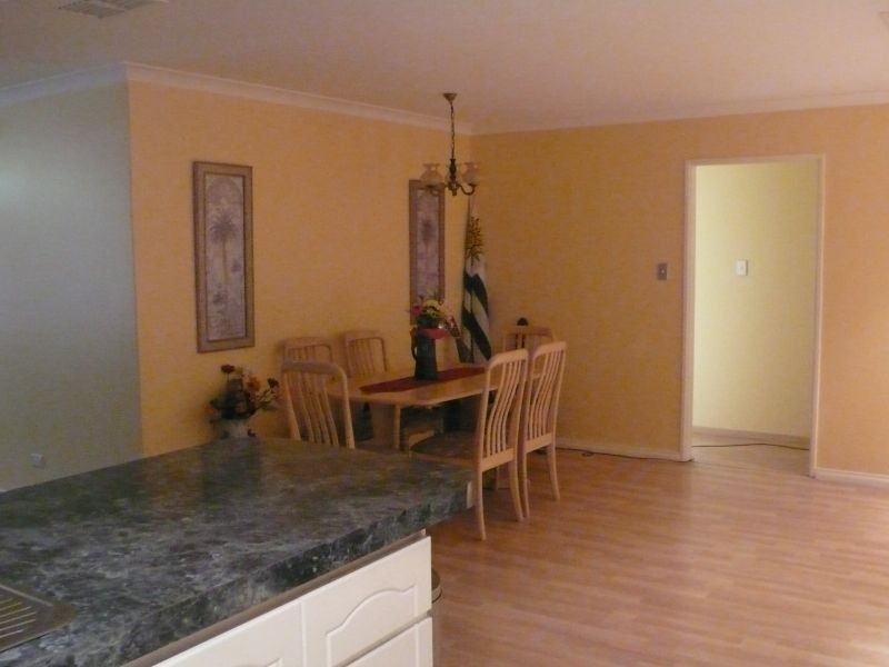 55 Forest Lakes Drive, Thornlie WA 6108