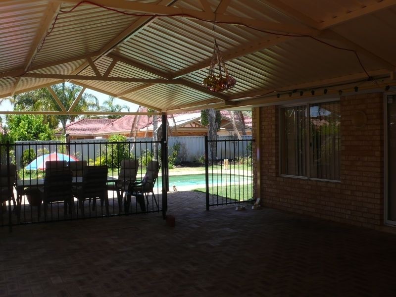 55 Forest Lakes Drive, Thornlie WA 6108