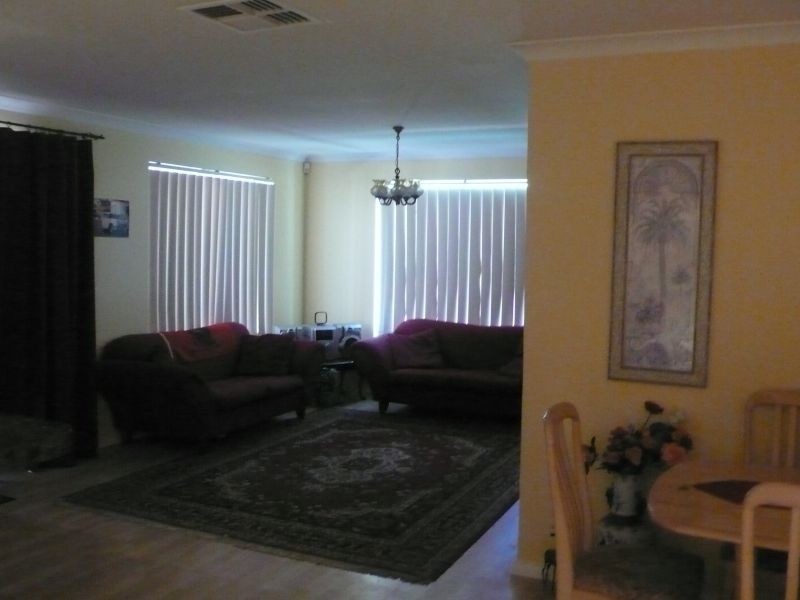 55 Forest Lakes Drive, Thornlie WA 6108