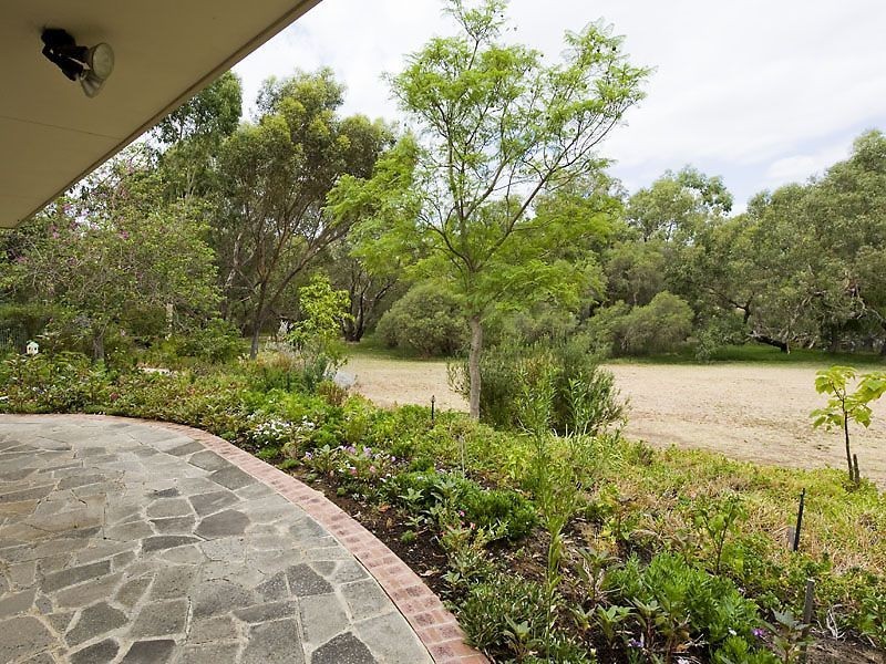 7 Willaring Drive, Beckenham WA 6107