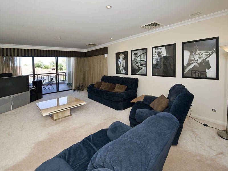 30 West End Parade, Canning Vale WA 6155
