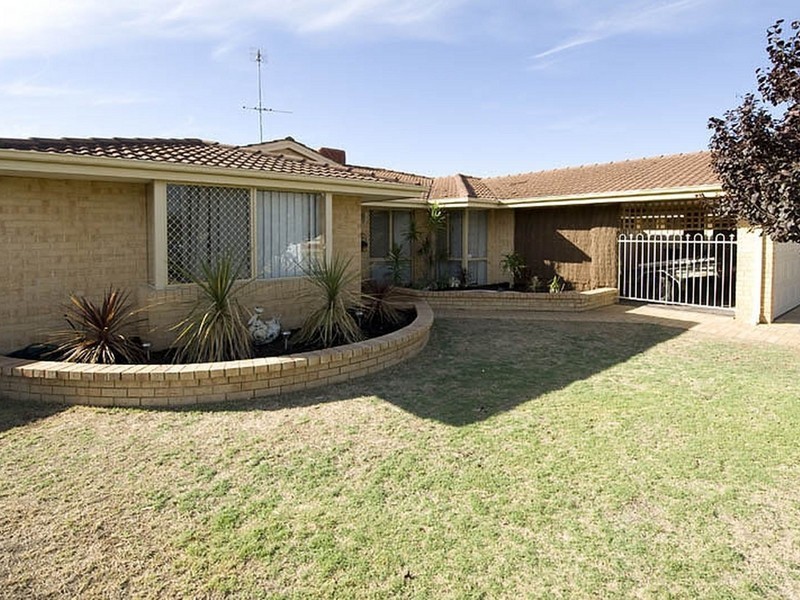 69 Flowerwood Way, Huntingdale WA 6110