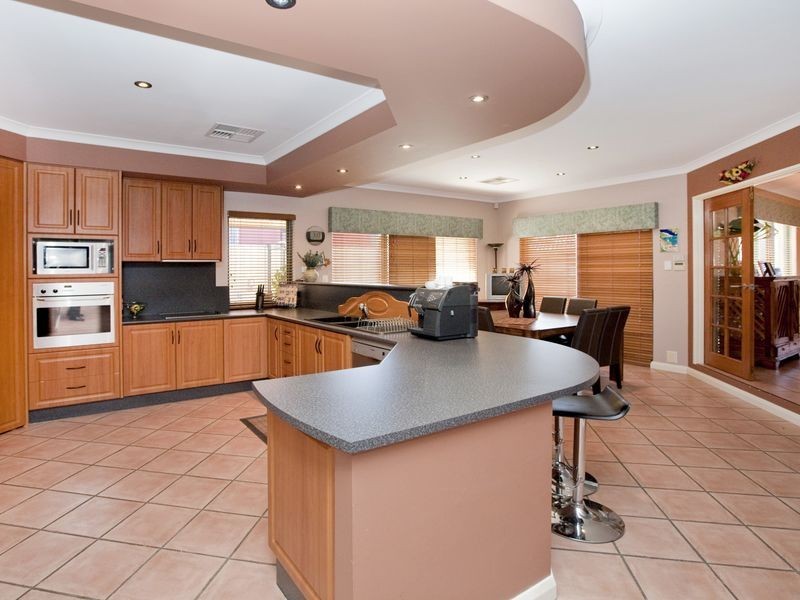 13 Lucas Loop, Canning Vale WA 6155