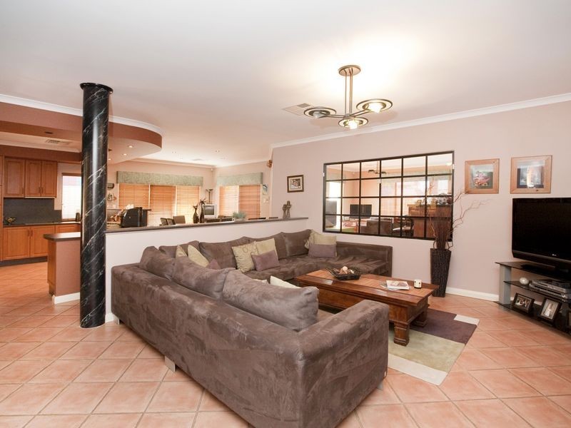 13 Lucas Loop, Canning Vale WA 6155