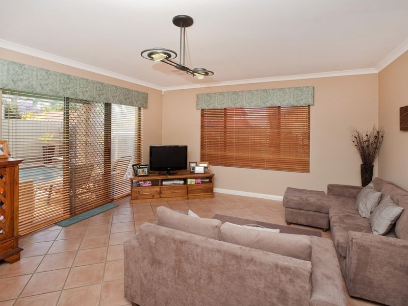 13 Lucas Loop, Canning Vale WA 6155
