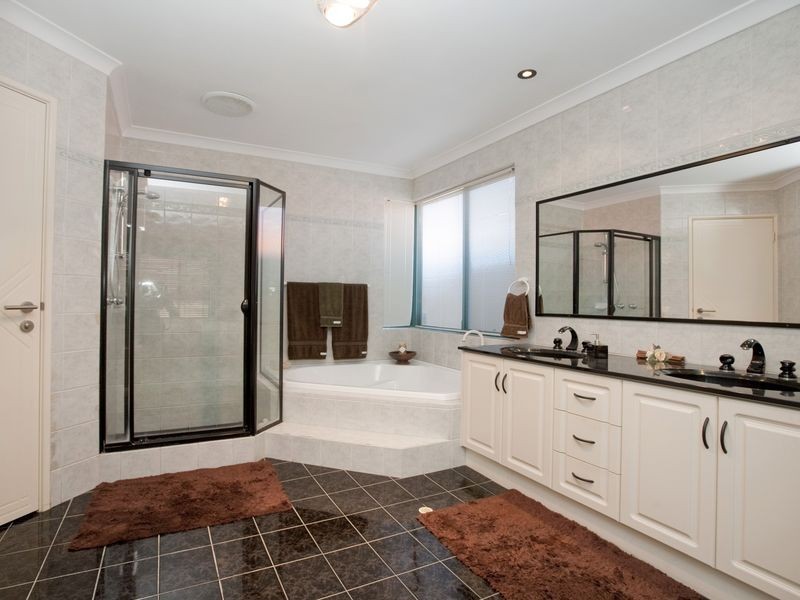 13 Lucas Loop, Canning Vale WA 6155