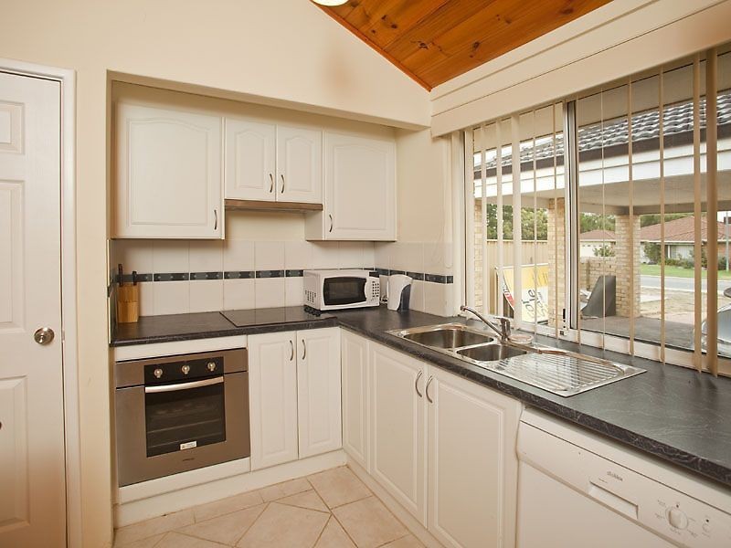 16 Bullfinch Street, Huntingdale WA 6110