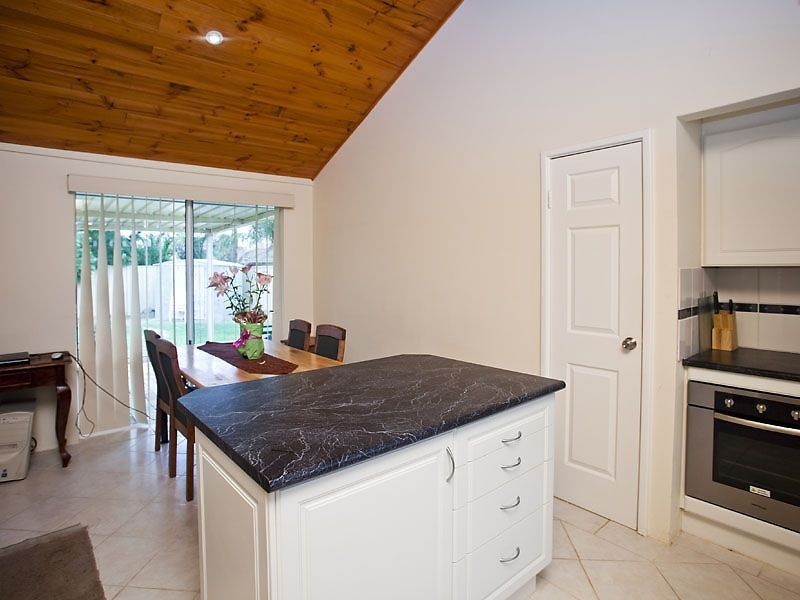 16 Bullfinch Street, Huntingdale WA 6110