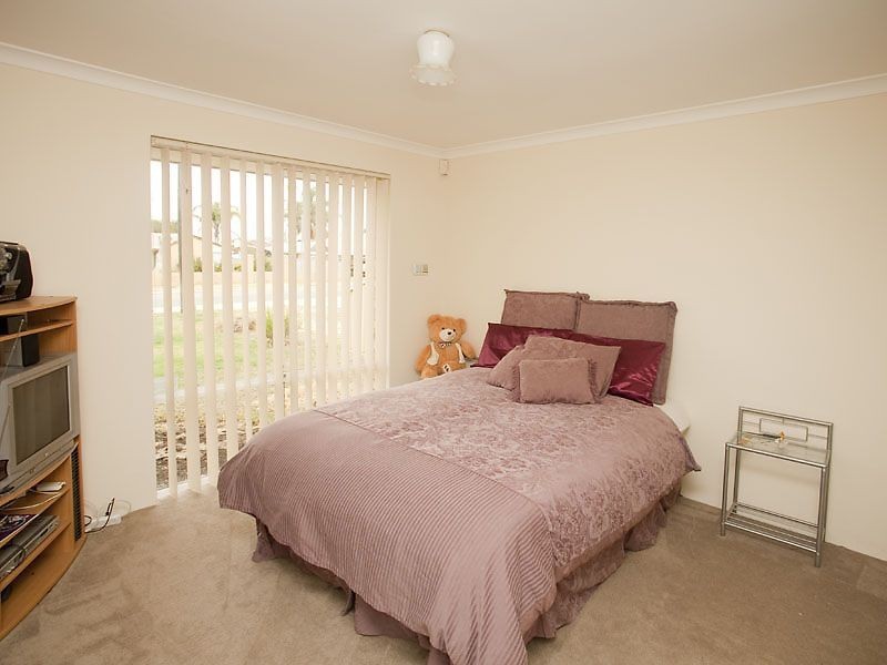 16 Bullfinch Street, Huntingdale WA 6110