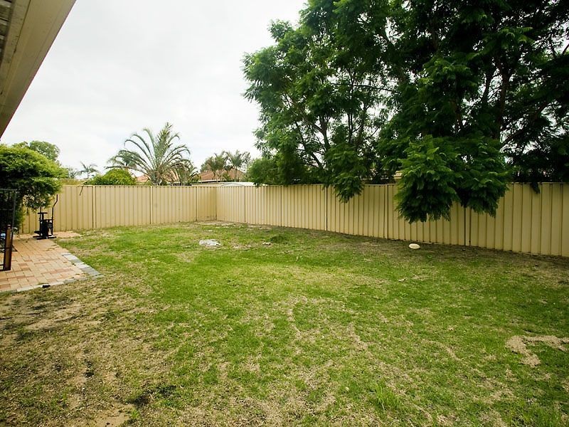 16 Bullfinch Street, Huntingdale WA 6110