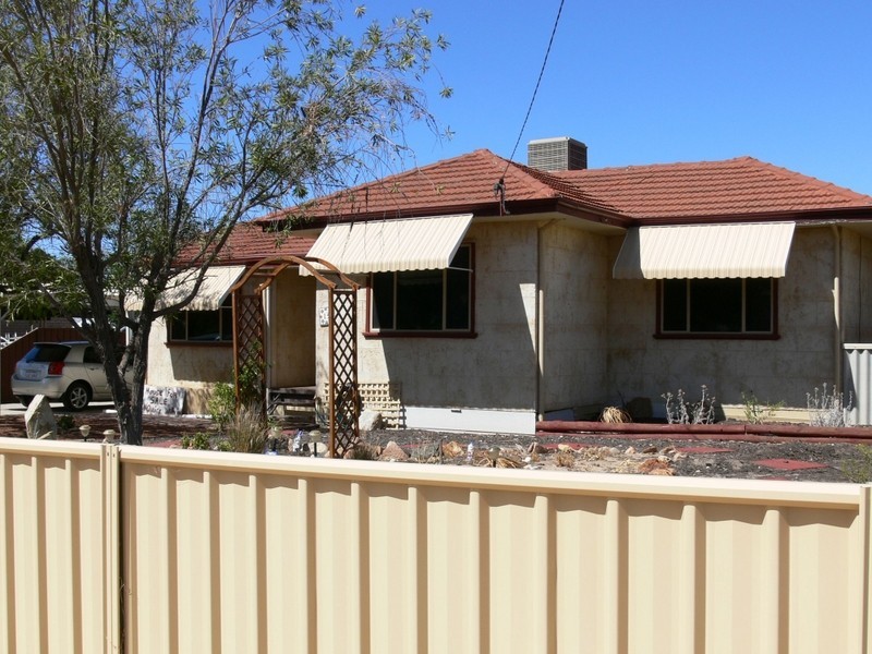 13 Morton Street, Merredin WA 6415