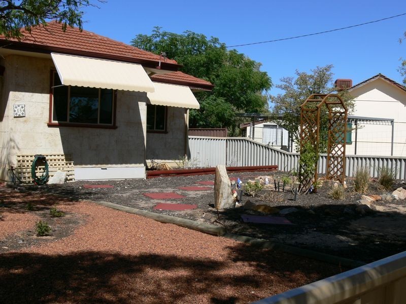 13 Morton Street, Merredin WA 6415