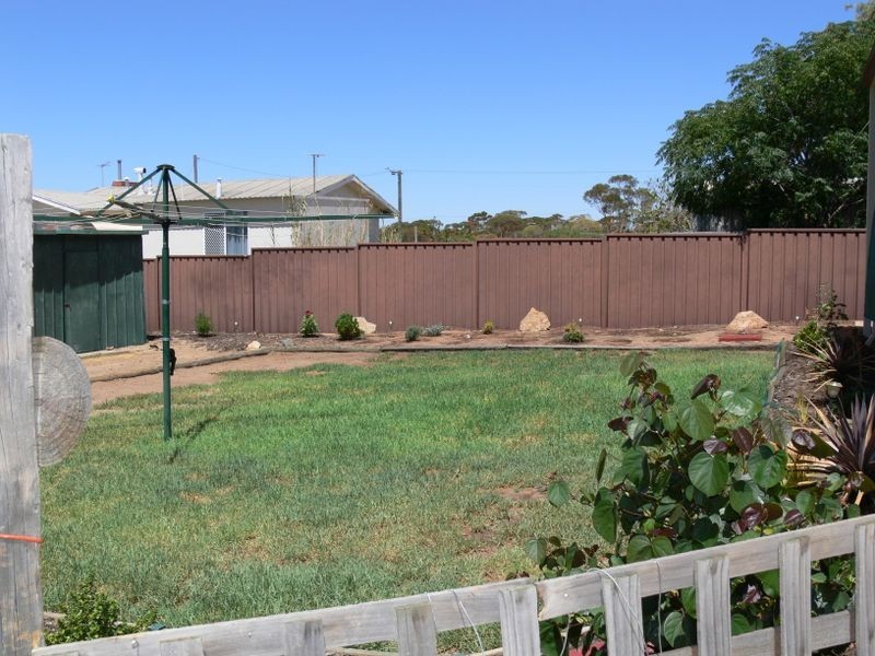 13 Morton Street, Merredin WA 6415