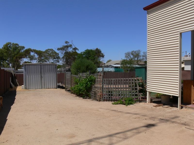 13 Morton Street, Merredin WA 6415