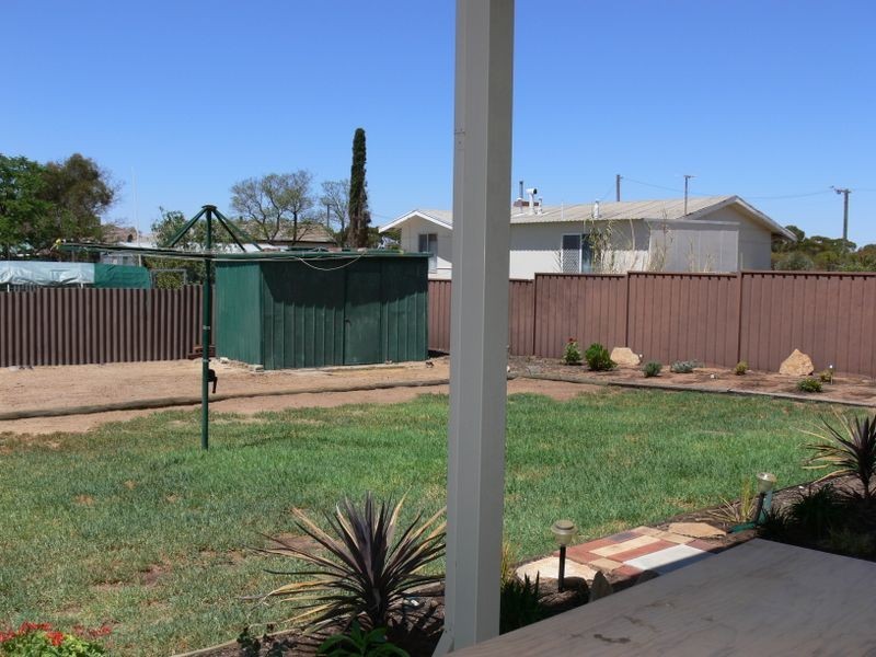 13 Morton Street, Merredin WA 6415