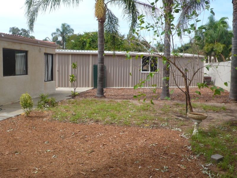 11 Levine Crt, Thornlie WA 6108