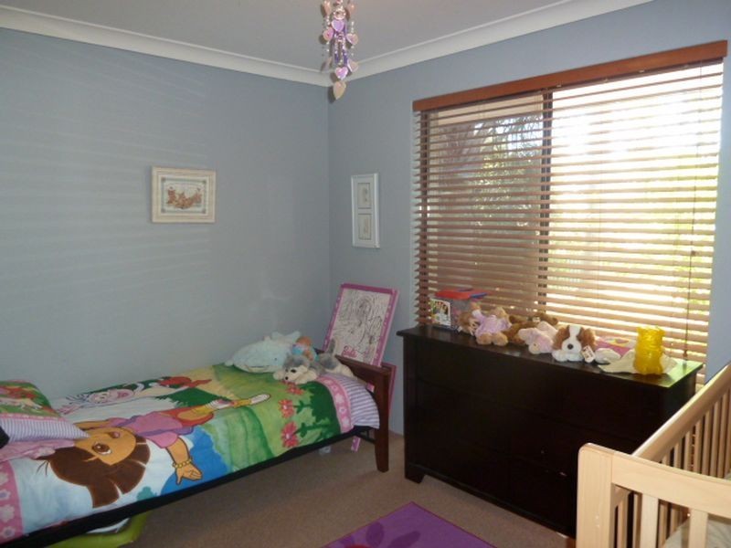 12 Oriole Way, Thornlie WA 6108
