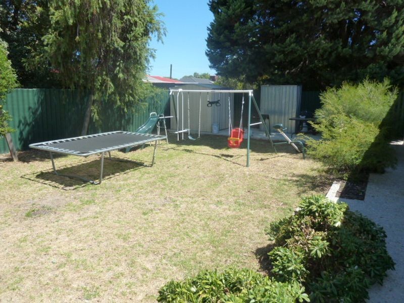 12 Oriole Way, Thornlie WA 6108