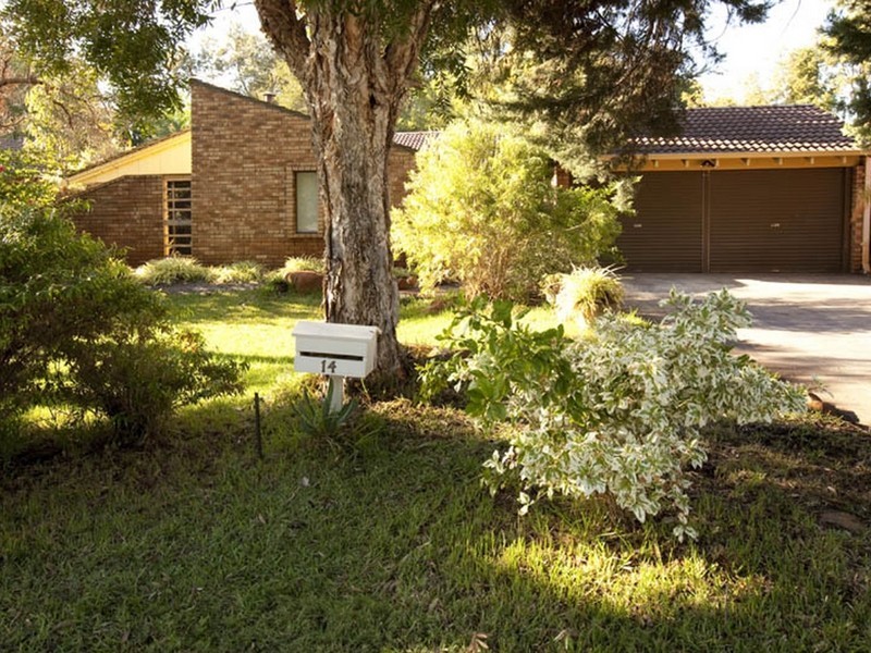 14 Grenadier Drive, Thornlie WA 6108