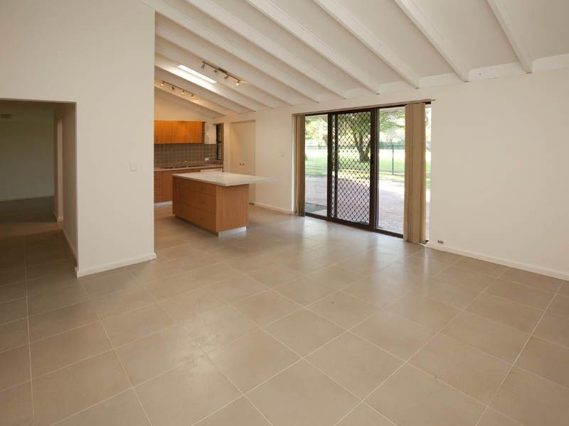 14 Grenadier Drive, Thornlie WA 6108