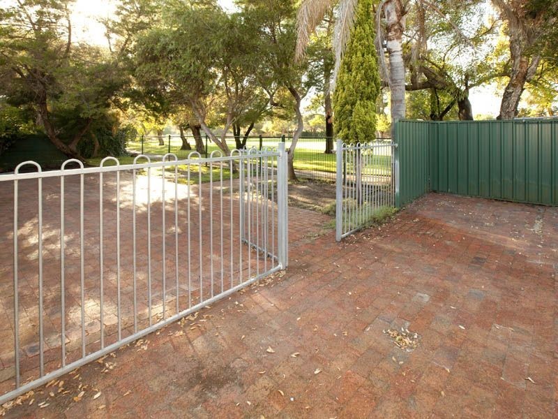 14 Grenadier Drive, Thornlie WA 6108