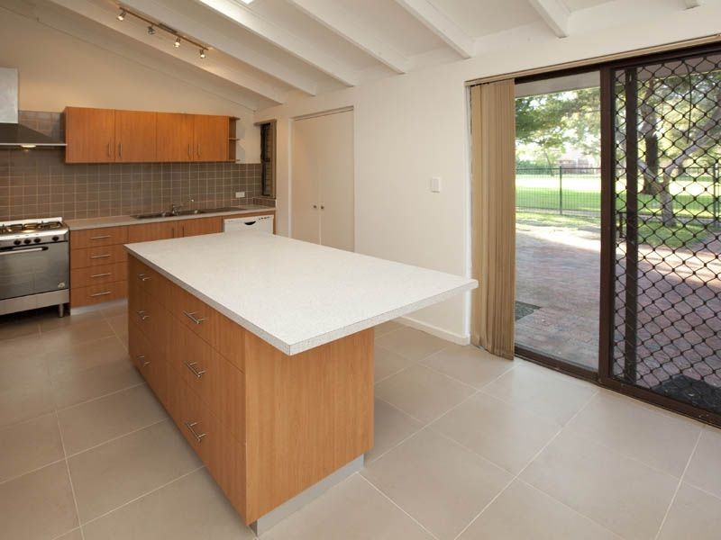 14 Grenadier Drive, Thornlie WA 6108
