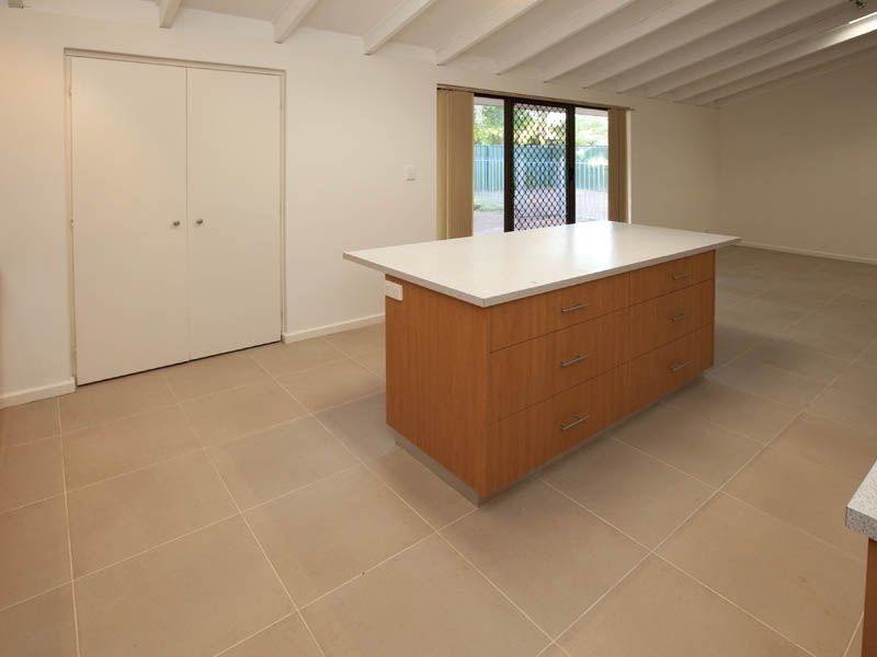 14 Grenadier Drive, Thornlie WA 6108
