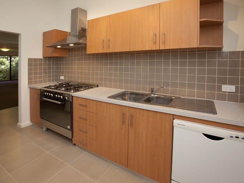 14 Grenadier Drive, Thornlie WA 6108