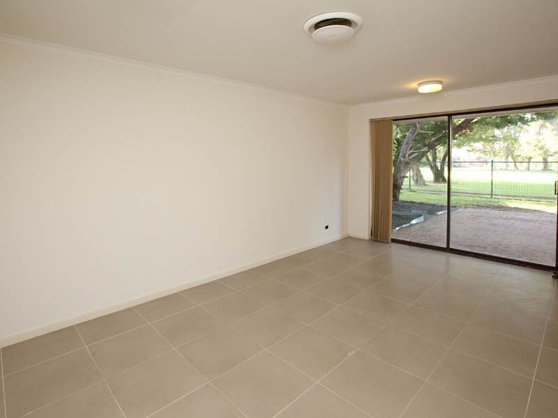 14 Grenadier Drive, Thornlie WA 6108