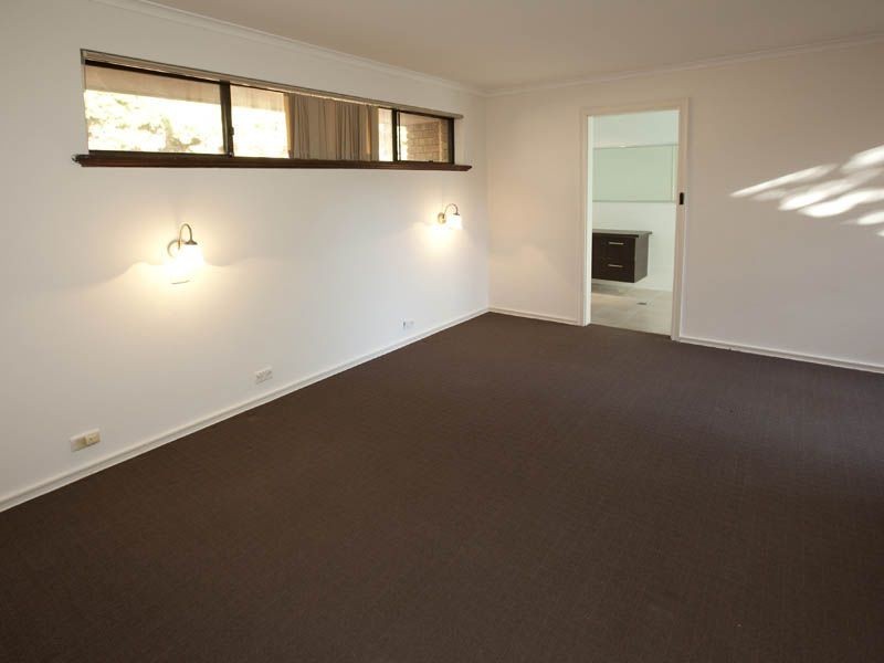 14 Grenadier Drive, Thornlie WA 6108