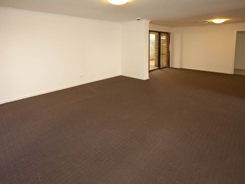 14 Grenadier Drive, Thornlie WA 6108