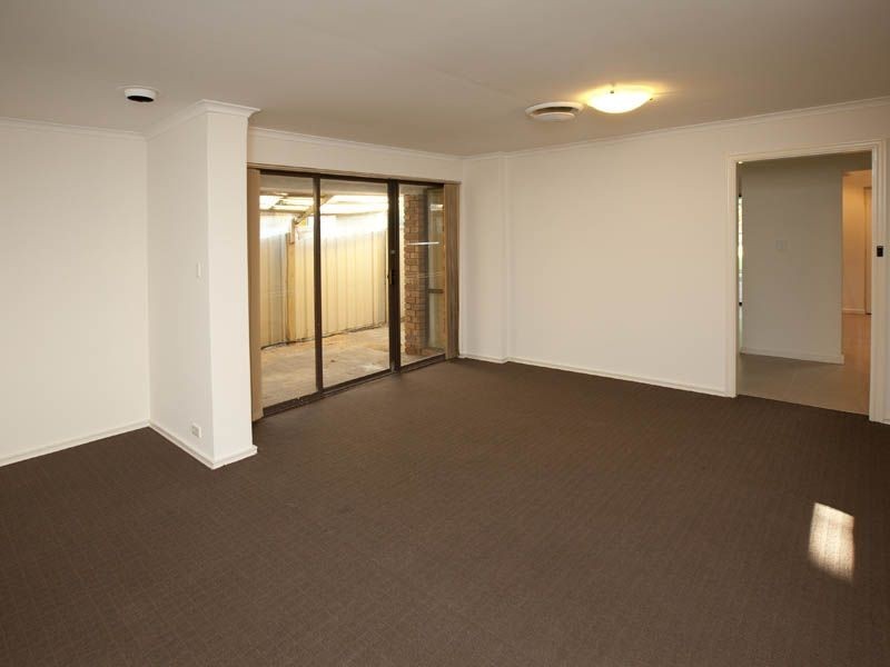 14 Grenadier Drive, Thornlie WA 6108
