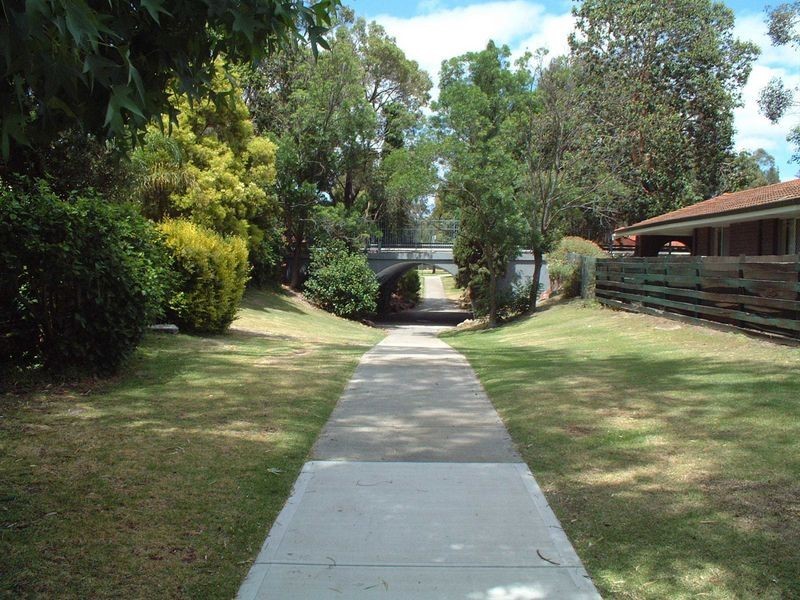 28 Regency Drive, Thornlie WA 6108