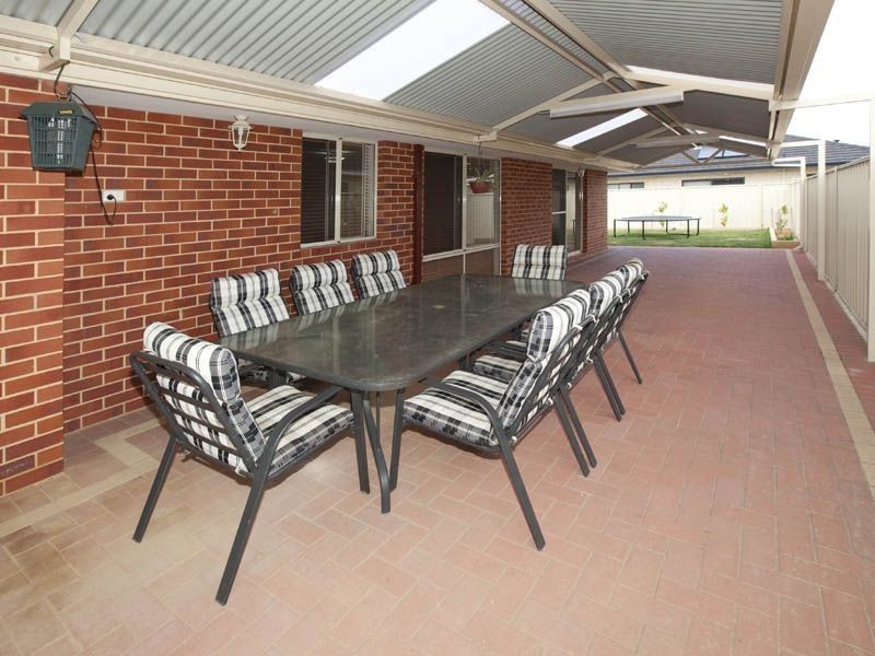 28 Copperback Circle, Huntingdale WA 6110